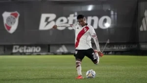 lisandro-baju-lateral-izquierdo-de-la-reserva-de-river-que-se-marcha-a-montevideo-wanderers_416x234