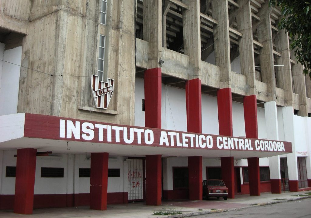 El estadio Monumental de Alta Córdoba, escenario del clásico cordobés. Foto: Wikimedia Commons.
