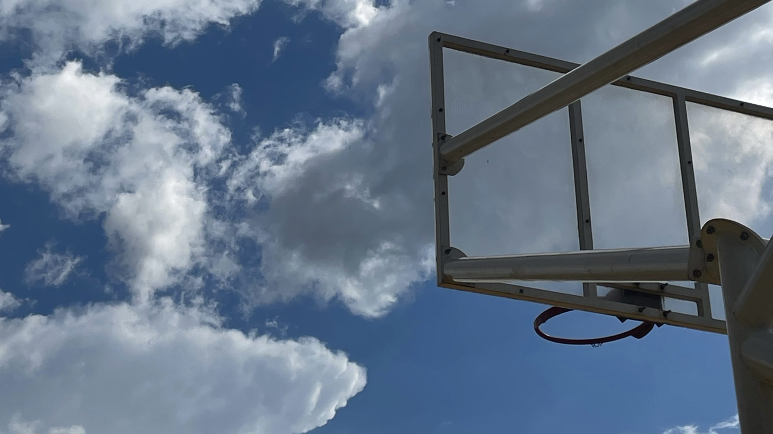 Aro de básquetbol. Foto: Wikimedia Commons.