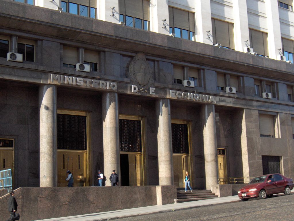 Edificio del Ministerio de Economía de la Nación, en Buenos Aires. Foto: Wikimedia Commons.