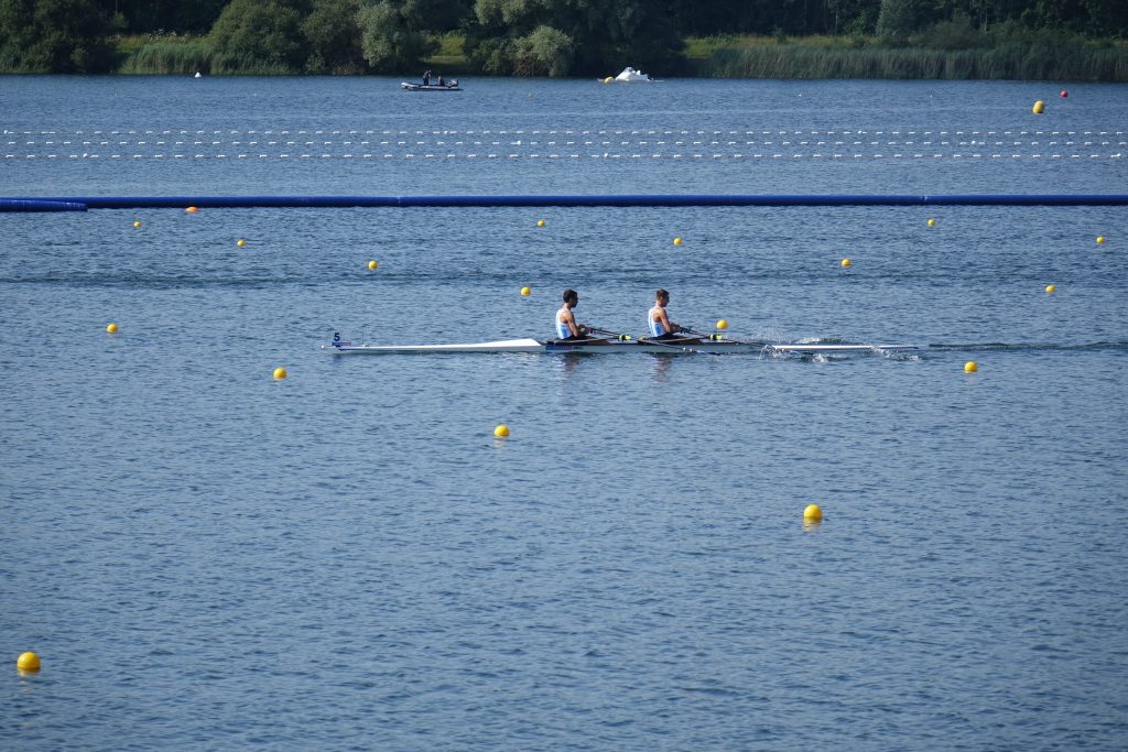 Bote de doble par corto de remo de Argentina en competencia internacional. Foto: Wikimedia Commons.