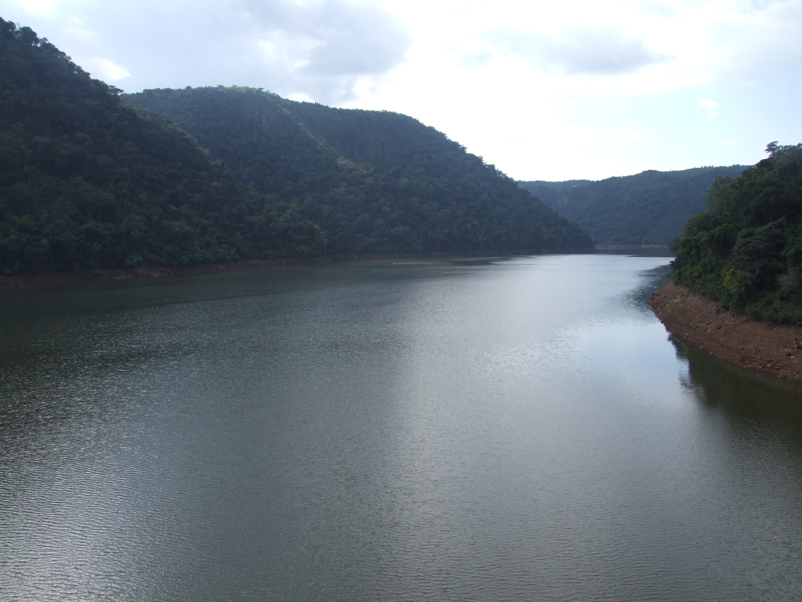 El río Uruguay, cuya crecida afecta a la provincia de Corrientes. Foto: Wikimedia Commons.
