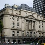 El riesgo país bajó a 594 puntos a pesar de una inflación más alta de lo esperado en Estados Unidos