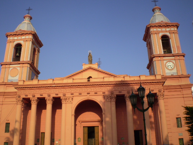 Catedral Basílica Nuestra Señora del Valle, en el centro de San Fernando del Valle de Catamarca. Foto: Wikimedia Commons.