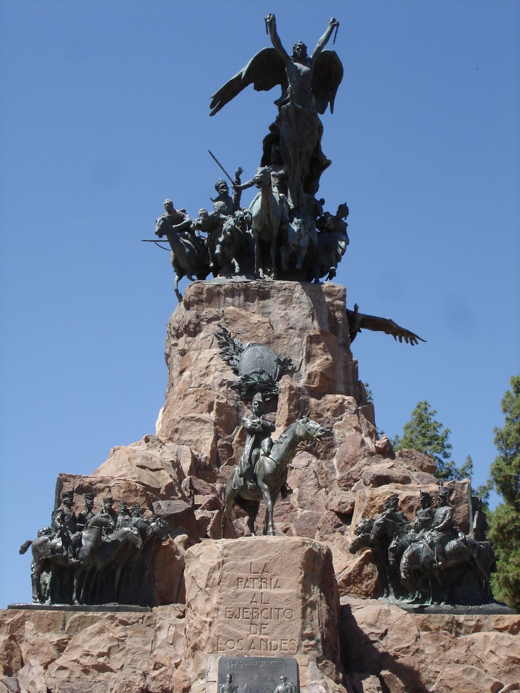 Monumento al Ejército de los Andes, en el Cerro de la Gloria, dentro del Parque General San Martín, Mendoza. Foto: Wikimedia Commons.