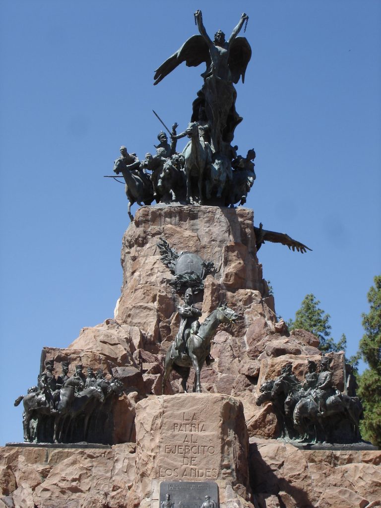 Monumento al Ejército de los Andes, en el Cerro de la Gloria, dentro del Parque General San Martín, Mendoza. Foto: Wikimedia Commons.