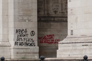 Manifestantes del movimiento de los chalecos amarillos en Francia. Foto: Wikimedia Commons.