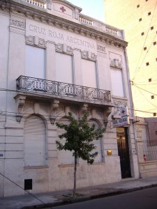 Sede de la Cruz Roja Argentina, la organización que gestiona el jardín de infantes en Corrientes. Foto: Wikimedia Commons.