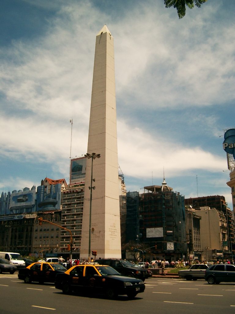 El Obelisco de Buenos Aires, en la avenida 9 de Julio. Foto: Wikimedia Commons.