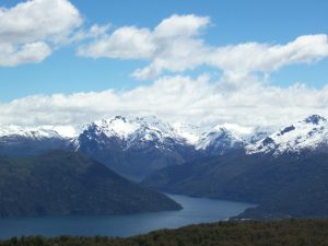 El lago Futalaufquen, dentro del Parque Nacional Los Alerces, cerca de Esquel y Trevelin, en Chubut. Foto: Wikimedia Commons.