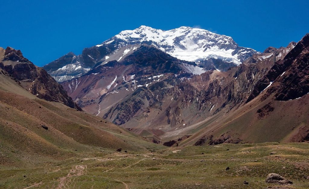 El cerro Aconcagua, en la cordillera mendocina. Foto: Wikimedia Commons.