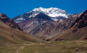 El cerro Aconcagua, en la cordillera mendocina. Foto: Wikimedia Commons.