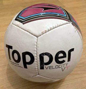 Pelota de fútbol. Foto: Wikimedia Commons.