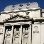 El riesgo país trepó a 636 puntos, su nivel más alto del año, y no logró contagiarse del alivio de los mercados globales