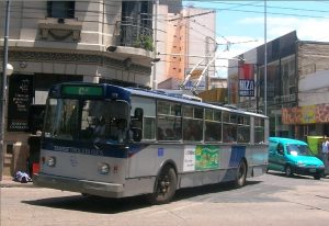 Transporte urbano en la ciudad de Córdoba. Foto: Wikimedia Commons.